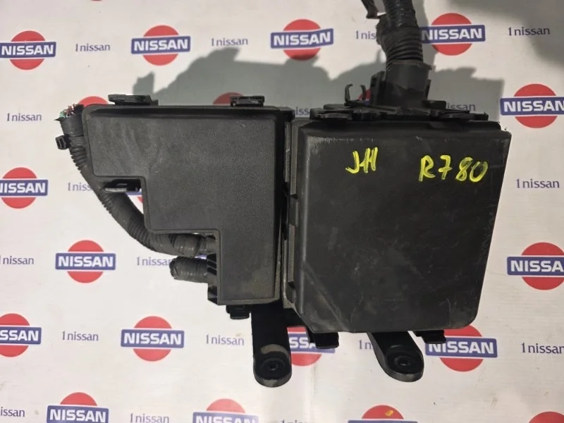 Корпус блока предохранителей Nissan Qashqai 2015 284B84BA0C J11 HRA2, передний