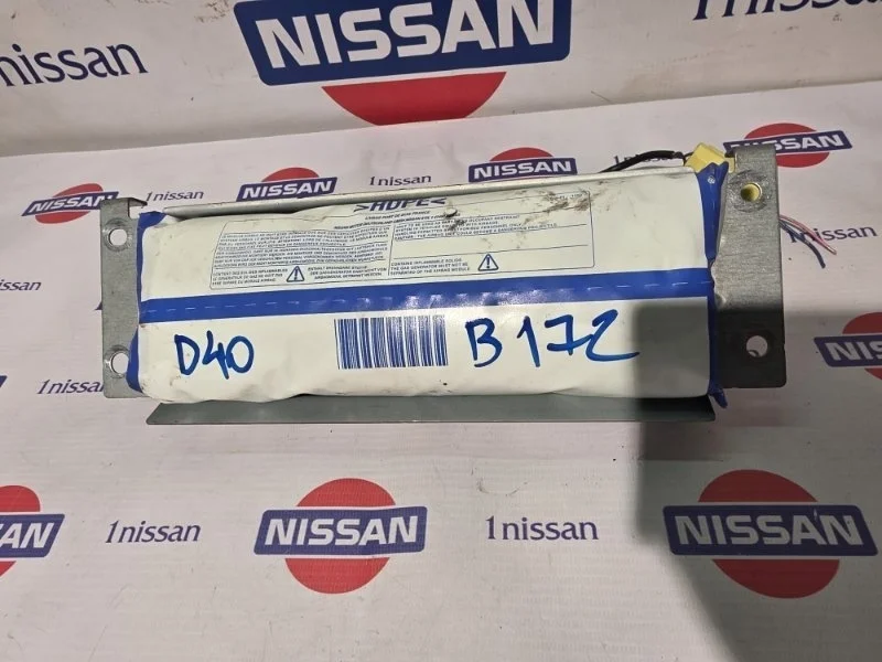 Подушка безопасности пассажира Nissan Navara 2012 98515EB300 D40 YD25, передняя