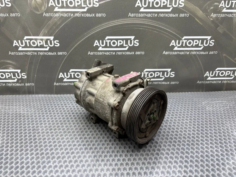 Компрессор кондиционера Renault Sandero 2010 926000097R ХЕТЧБЕК 1.4 K7JA 710