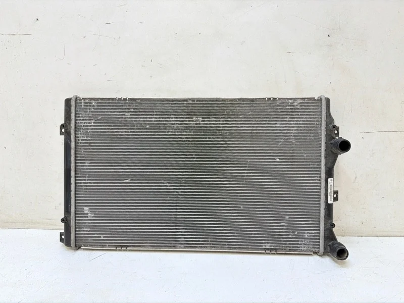 Радиатор охлаждения Volkswagen Passat 2005-2010 B6