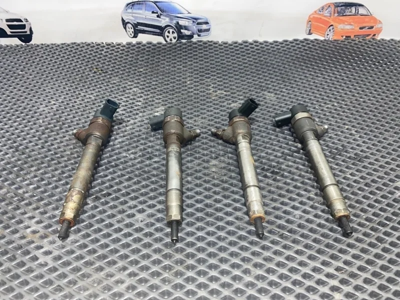 Форсунка топливная Volvo XC90 30750283 D5244T4