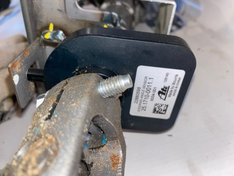 Датчик угла поворота руля Chevrolet Captiva 2014 22880598 С140 Z22D1