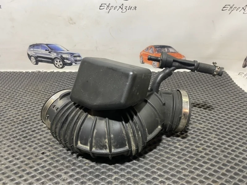 Патрубок воздушного фильтра Volvo S60 2007 30636828 B5244S