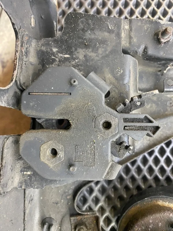 Замок капота Volvo S60 2007 31218474 B5244S