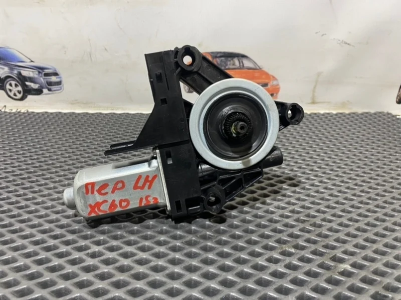 Мотор стеклоподъемника Volvo XC60 2015 31253061 D5244T12, передний левый