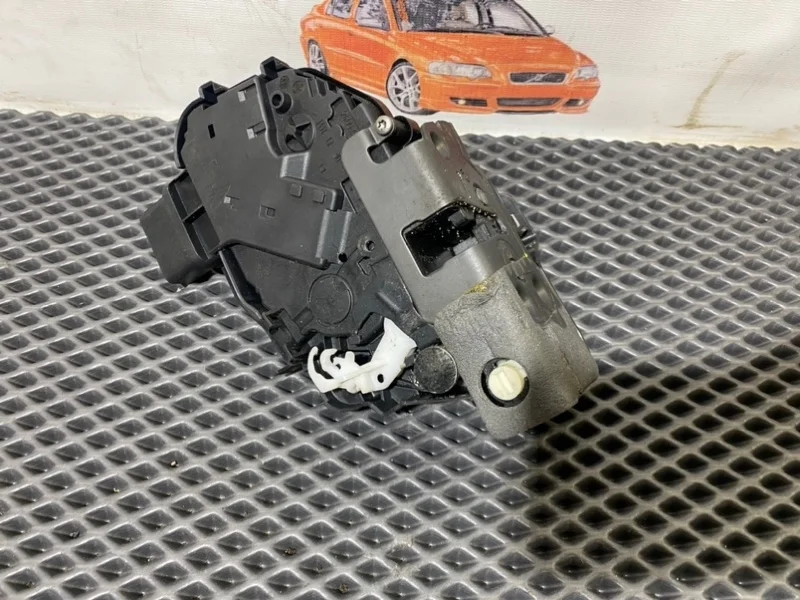 Замок боковой двери Volvo XC60 2015 31416683 D5244T12, задний левый
