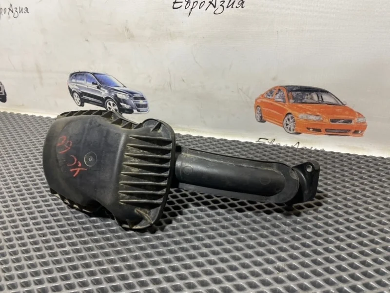 Резонатор воздушного фильтра Volvo XC60 2015 30774691 D5244T12