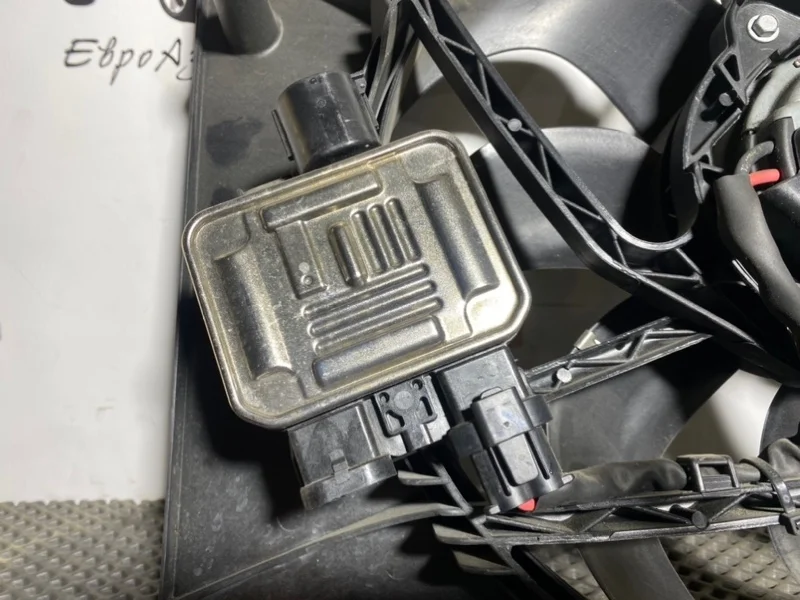 Блок управления вентилятором Volvo S60 S80 XC70 XC60 31305106