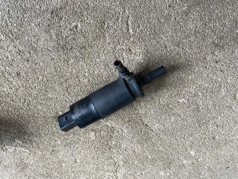 Насос омывателя фар Volvo S60 V70 XC70 89032971