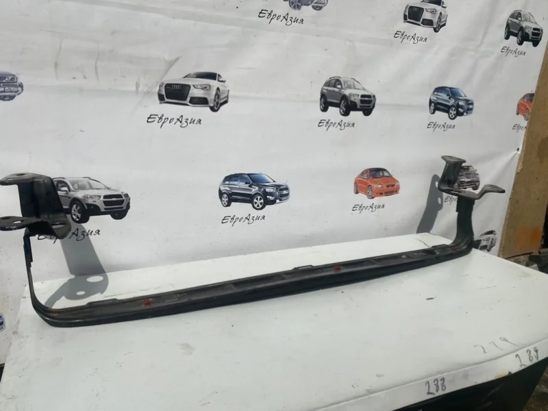 Планка радиатора Volvo V50 C30 S40 2009 30792611