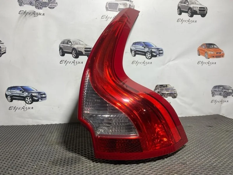 Фонарь VOLVO XC60 31323035, задний правый