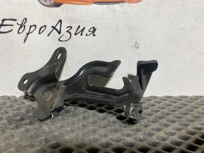 Крюк замка капота VOLVO XC60 2012 30799172, передний