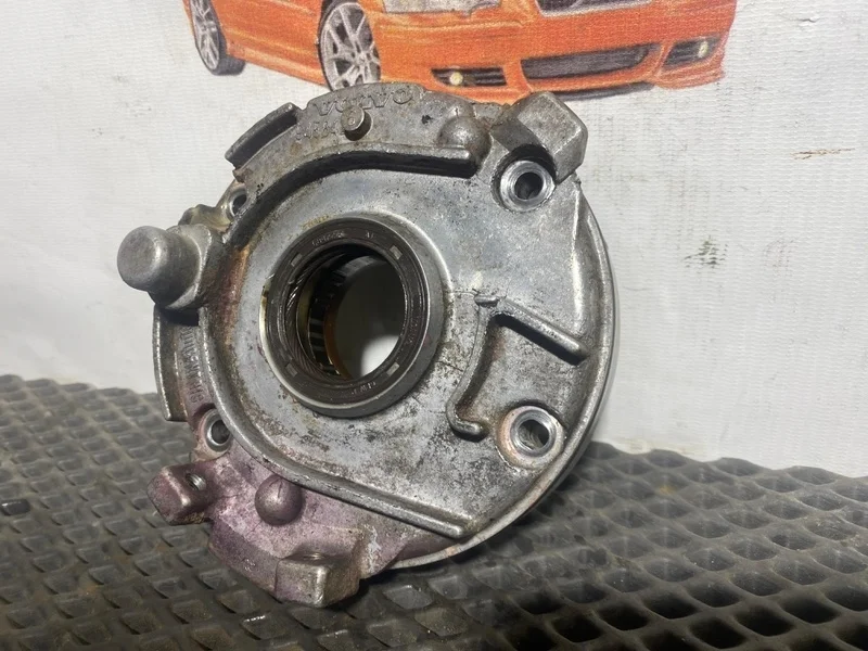 Масляный насос VOLVO C30 S40 V50 S60 V70 XC70 S80 XC90 9458426