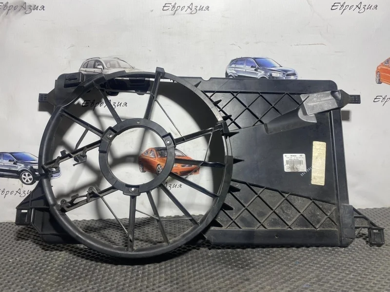 Диффузор вентилятора VOLVO V50 C30 S40 2011 3135103743