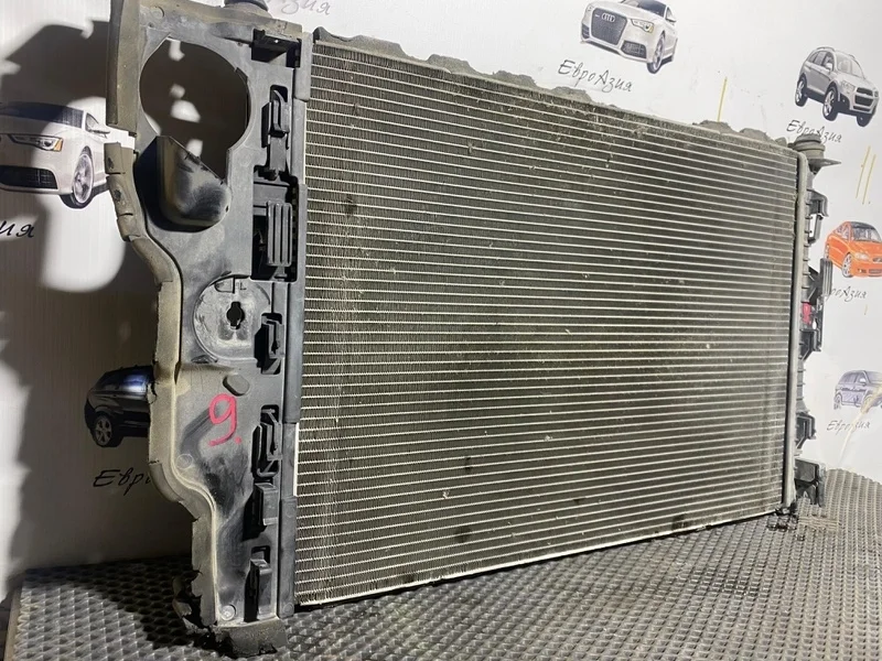 Радиатор охлаждения двигателя VOLVO S60 S80 XC70 XC60 2009 31368082