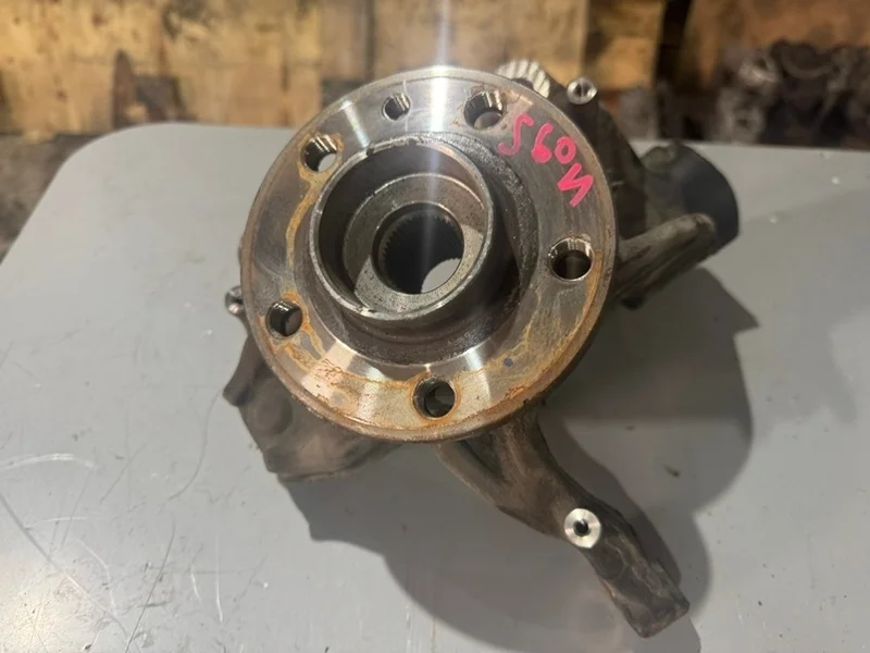 Кулак поворотный VOLVO S60 S80 V70 2011 31201285 СТУПИЦА, передний левый