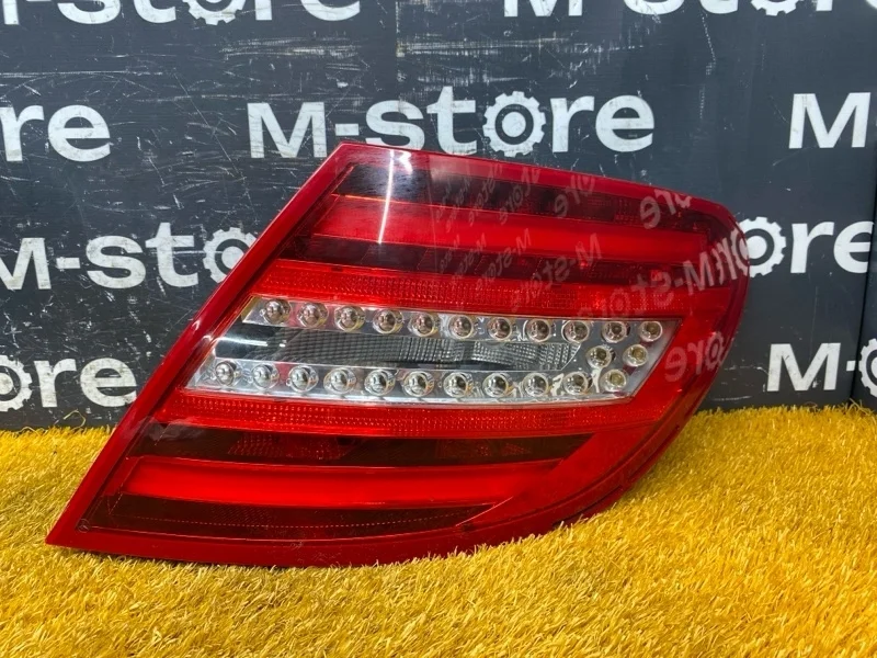 Фонарь задний Mercedes-Benz C-Class 2012 A2048205864 W204 271.860, правый