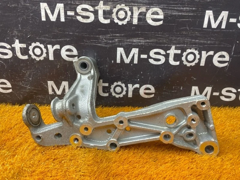 Кронштейн рычага Audi A3 2011 1K0199295E 8P CAXC, передний левый