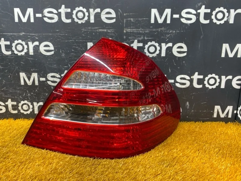 Фонарь задний Mercedes-Benz E-Class 2006 A2118200464 W211 272.943, правый