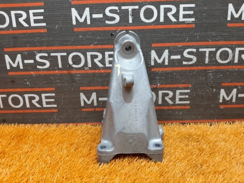 Кронштейн подушки двигателя Mercedes-Benz C-Class 2014 A2742234304 W205 274.920, левый