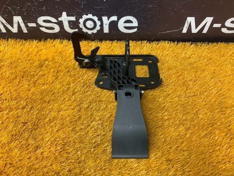 Замок капота Volkswagen Passat 2011 8R0823480A B7 CAXA