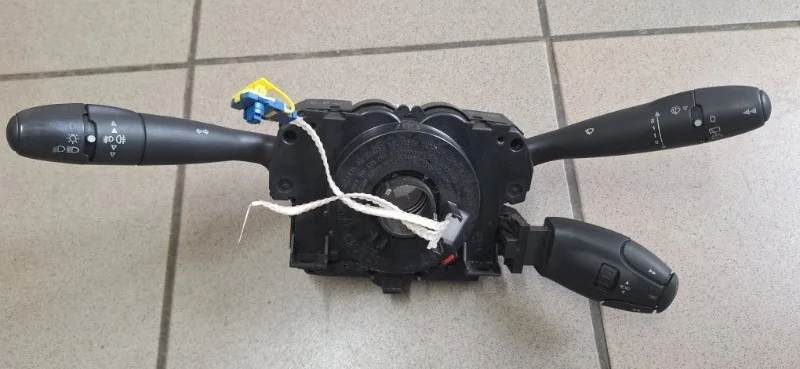 Блок подрулевых переключателей PEUGEOT 308 2007-2015 96660140XT