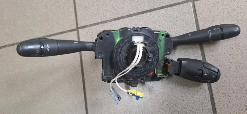 Блок подрулевых переключателей PEUGEOT PARTNER 2008-2015 96660140XT B9