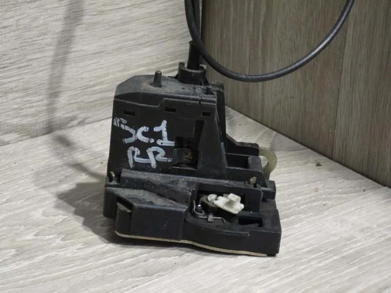 Замок боковой двери RENAULT SCENIC 1996-2003 7701469941 1, задний правый