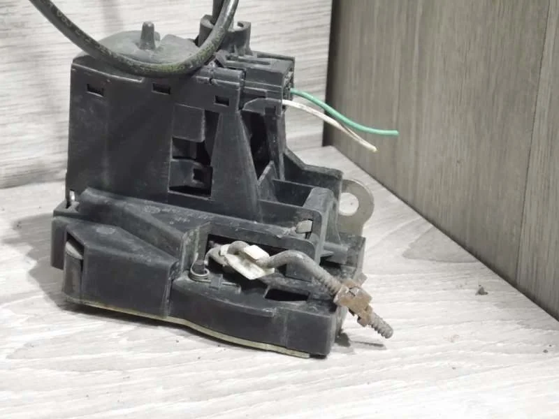 Замок боковой двери RENAULT SCENIC 1996-2003 7701469941 1, задний правый