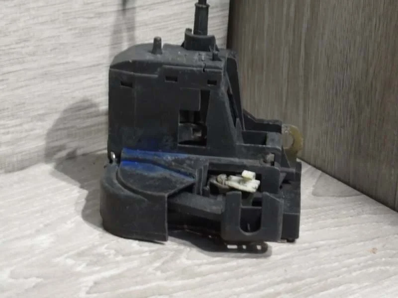 Замок боковой двери RENAULT SCENIC 1996-2003 7701469181 1, передний правый