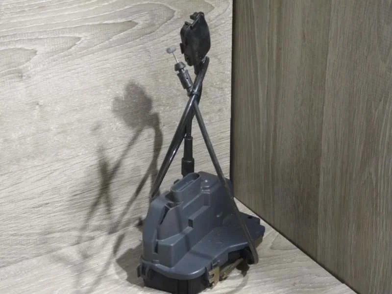 Замок боковой двери RENAULT SCENIC 2006-2009 8200119332 2, задний правый