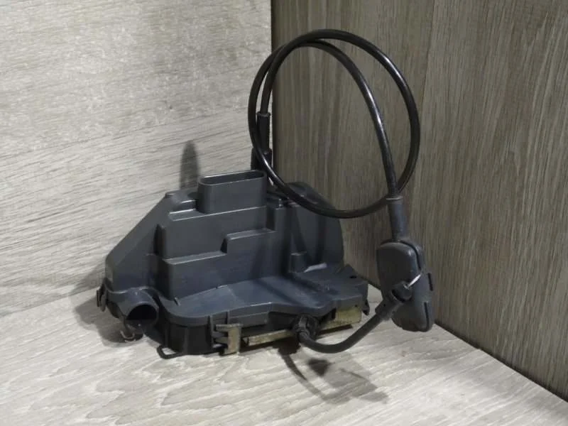 Замок боковой двери RENAULT SCENIC 2003-2010 8200119332 2, передний правый