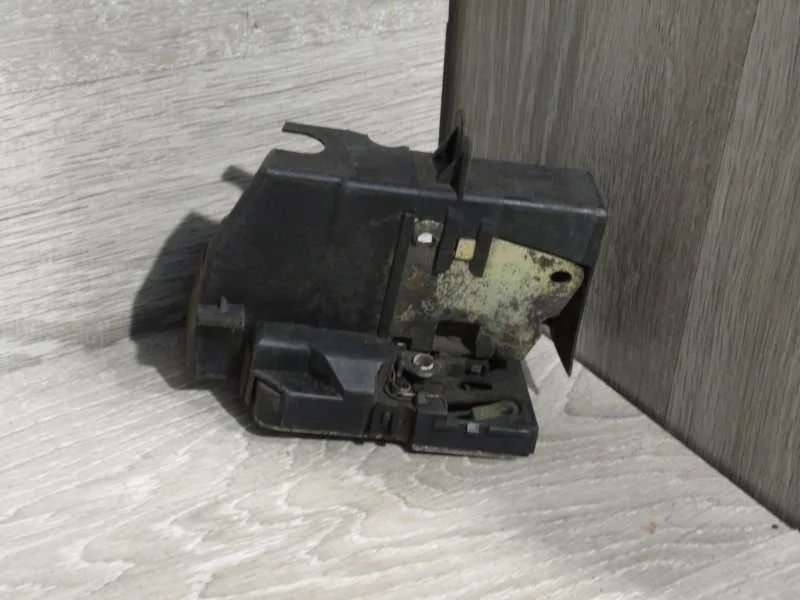 Замок боковой двери RENAULT CLIO 1998-2005 7701469941, задний правый