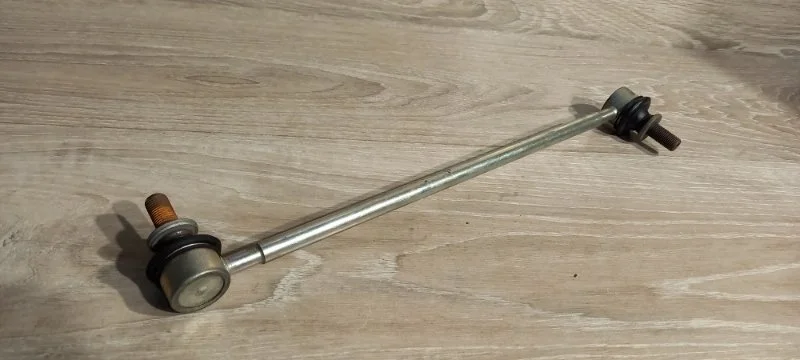 Стойка стабилизатора TOYOTA RAV4 2016 4882028050 AVA44 2AR, передняя