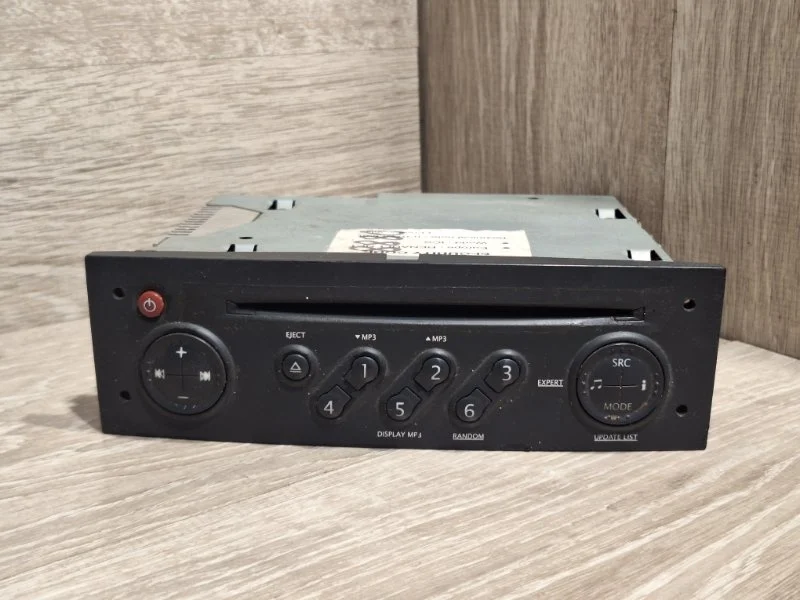 Магнитола RENAULT MEGANE 2002-2010 8200633637 2