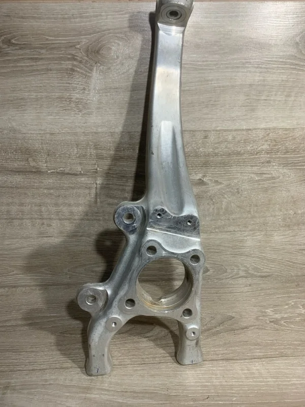 Кулак поворотный LEXUS IS 2016 4320153010 ACE30 8AR-FTS, передний правый