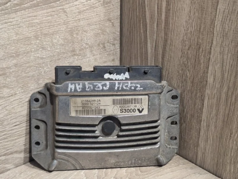 Блок управления двигателем RENAULT MEGANE 2002-2010 8200528372 2