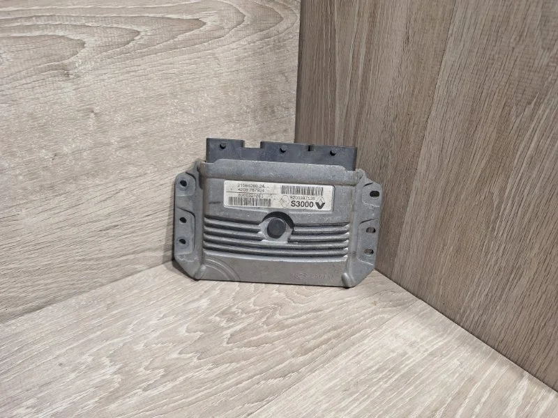 Блок управления двигателем RENAULT MEGANE 2002-2010 8200321263 2