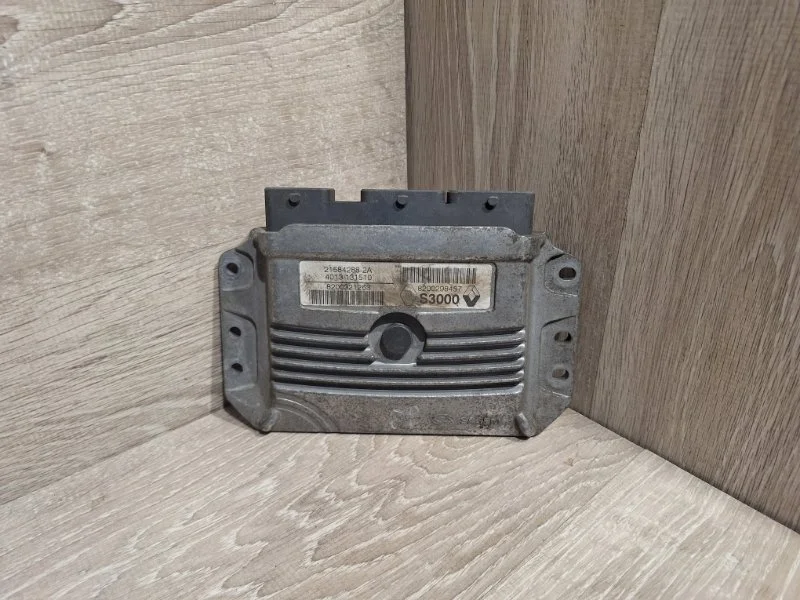 Блок управления двигателем RENAULT MEGANE 2002-2009 8200321263 2