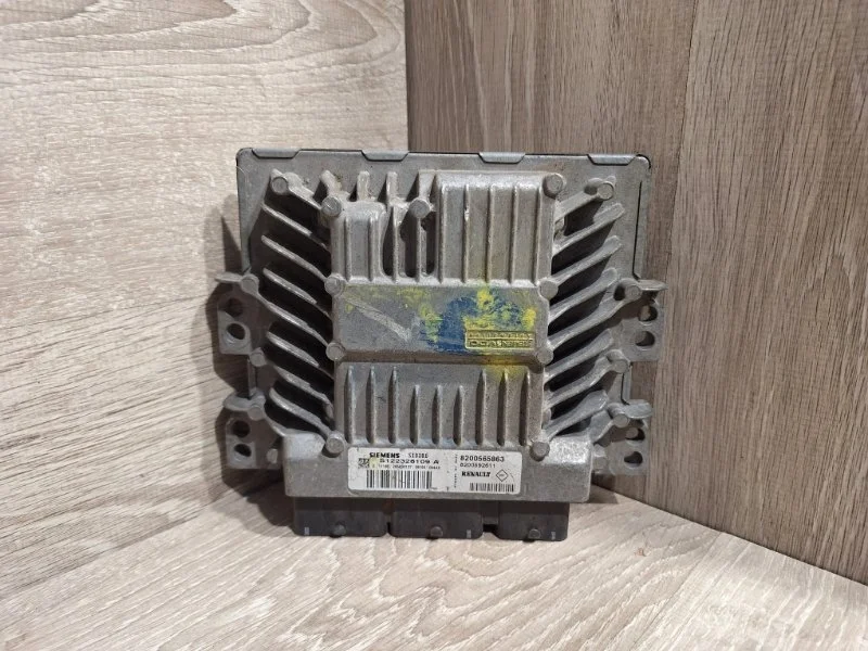 Блок управления двигателем RENAULT MEGANE 2002-2010 8200565863 2