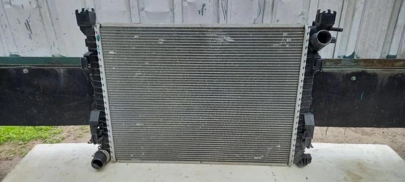 Радиатор охлаждения двигателя RENAULT KAPTUR 2017 214108042R