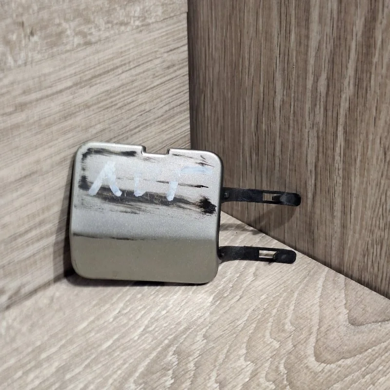 Заглушка буксировочного крюка RENAULT SANDERO 2009-2014 8200763631 1, передняя