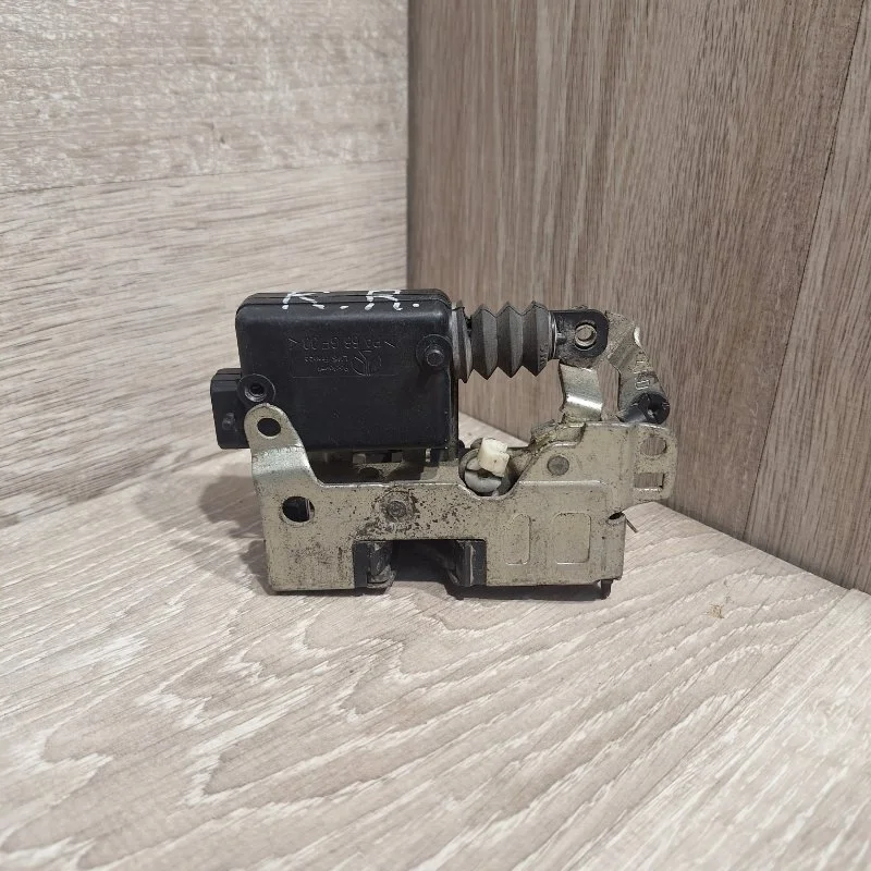 Замок боковой двери RENAULT SANDERO 2009-2014 8200735248 1, задний правый