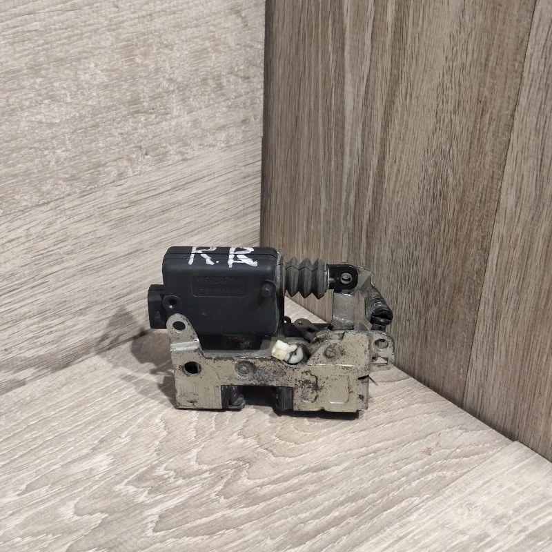 Замок боковой двери RENAULT SANDERO 2009-2014 8200735248 1, задний правый