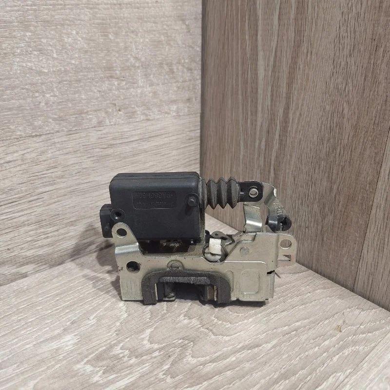 Замок боковой двери RENAULT SANDERO 2009-2014 8200735248 1, задний правый