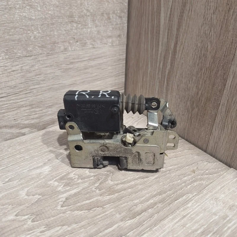 Замок боковой двери RENAULT SANDERO 2009-2014 8200735248 1, задний правый