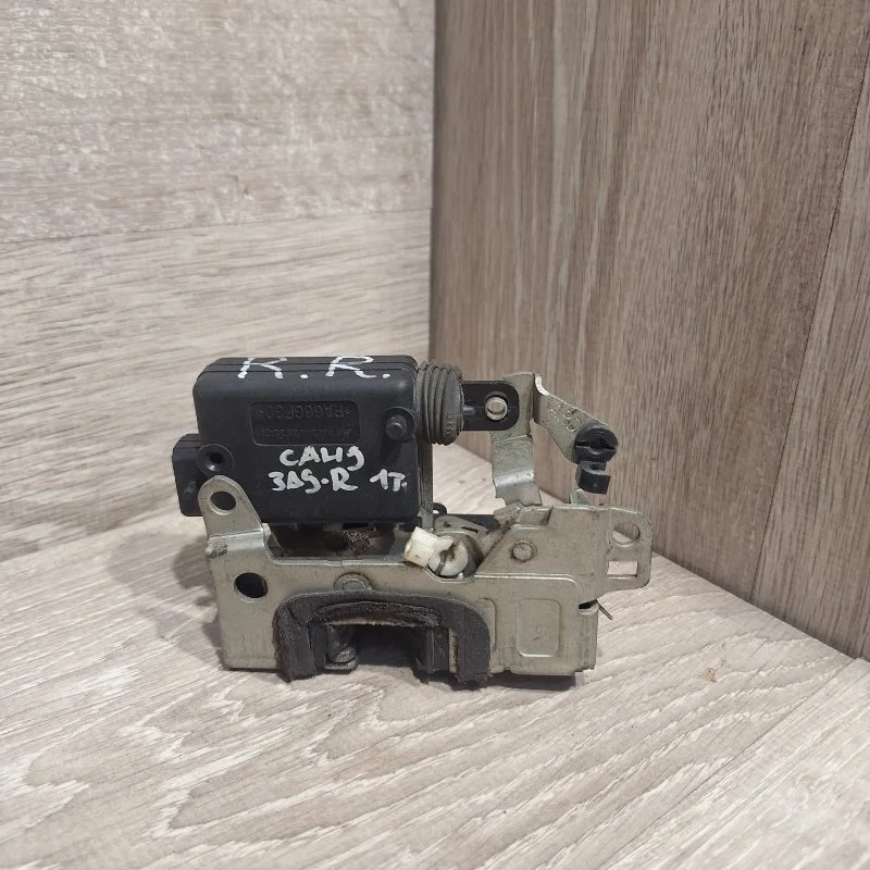 Замок боковой двери RENAULT SANDERO 2009-2014 8200735248 1, задний правый