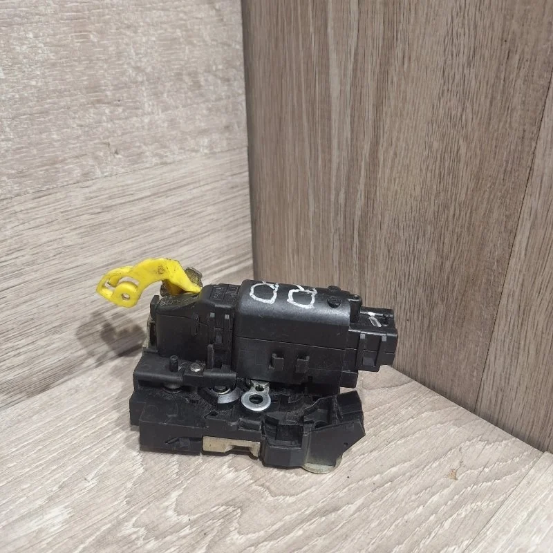 Замок боковой двери RENAULT DUSTER 2010-2021 825024218R, задний правый