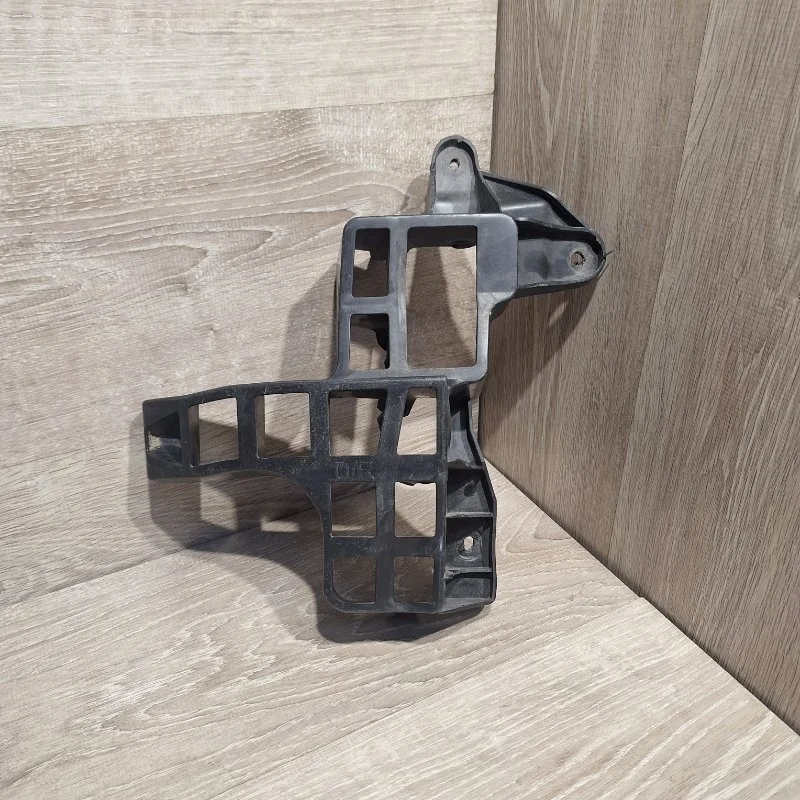 Кронштейн бампера RENAULT SANDERO 2009-2017 8200735455, задний правый