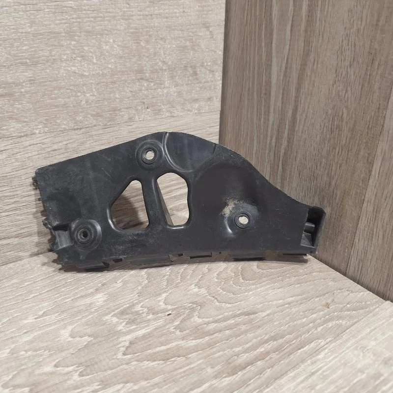 Кронштейн бампера RENAULT SANDERO 2009-2017 8200735450 1, задний правый